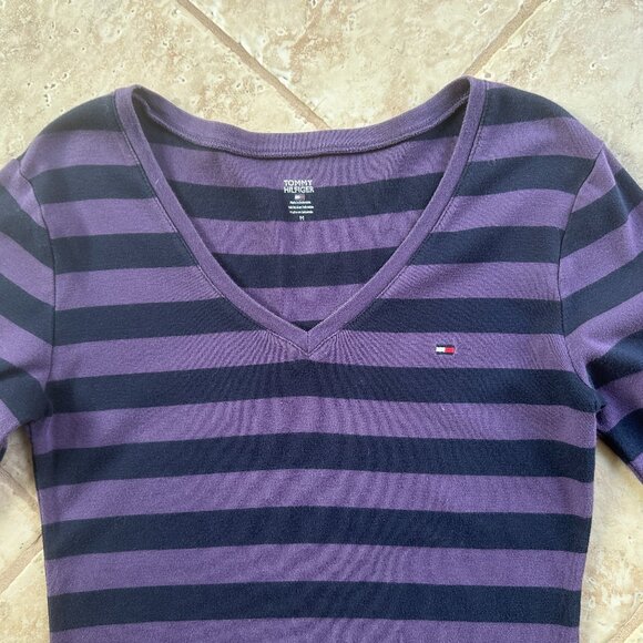 TOMMY HILFIGER V-NECK STRIPED TOP:PREOWNED MEDIUM PLUM PURPLE/MIDNIGHT NAVY - Picture 4 of 9